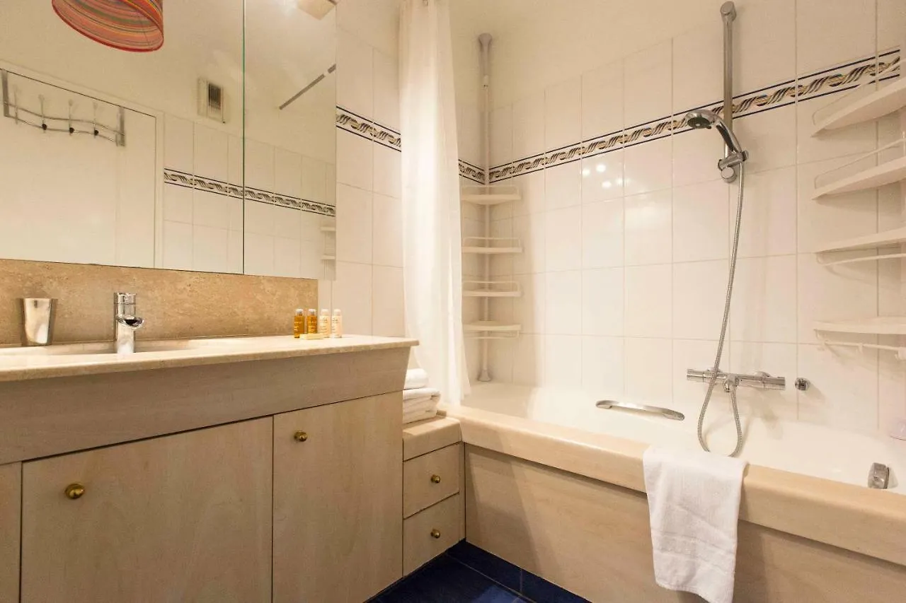 Veeve - Modern Brights Apartment Paris France